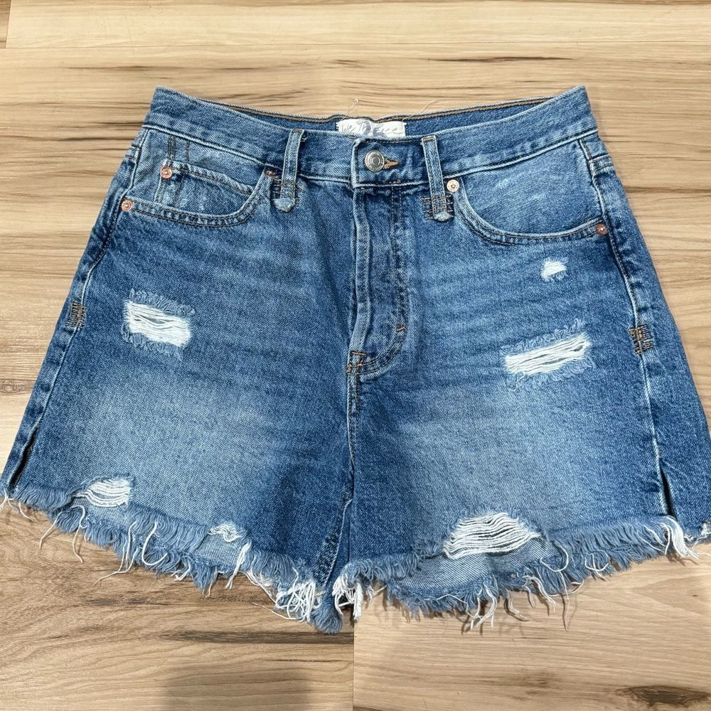 Free People We The Free Distressed Button Fly High Waisted Shorts Women’s 26